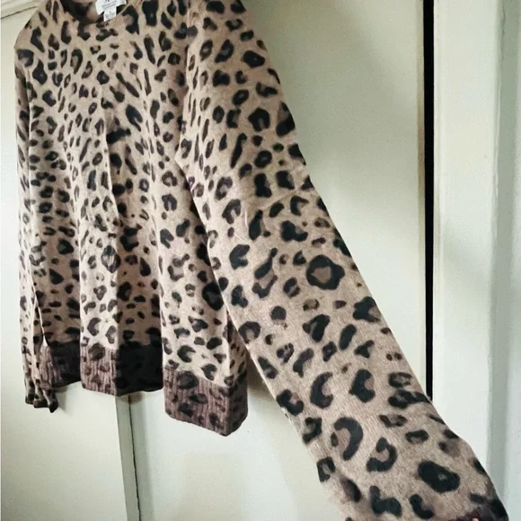 100% Cashmere Leopard Print Sweater. Never worn. Size XL, Large works too! - Picture 2 of 4